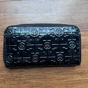Tory Burch Black Patent Leather Zip Wallet